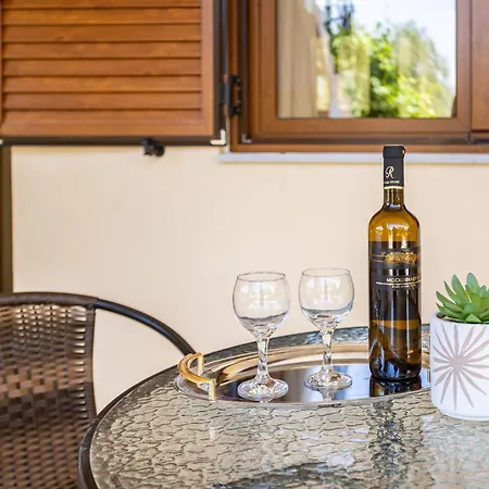 Apartman Nelly's Place Garden House 2 Zaháro