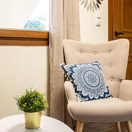 Nelly's Place Garden House 2 *